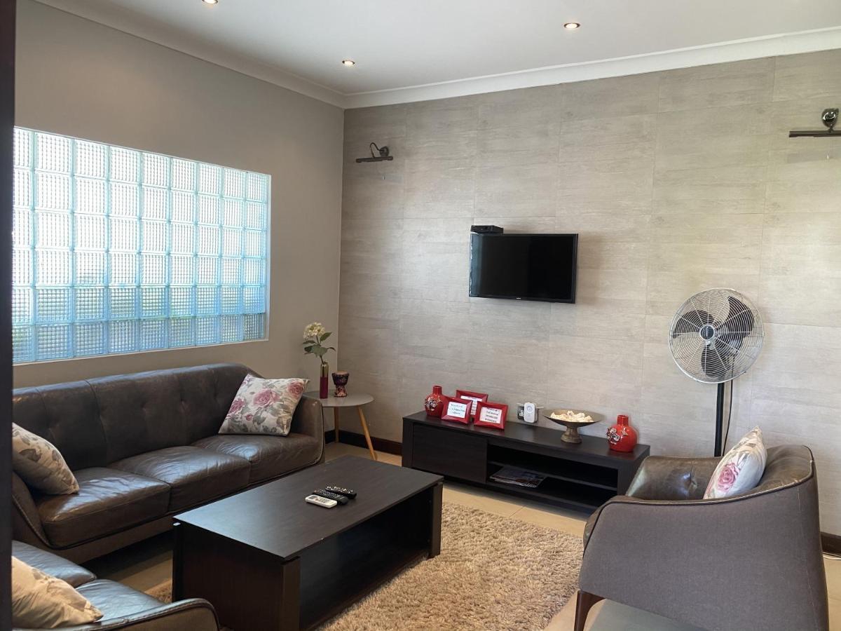 B Bakerstreet - Beautiful Two Bedroom Apartment Аккра Экстерьер фото